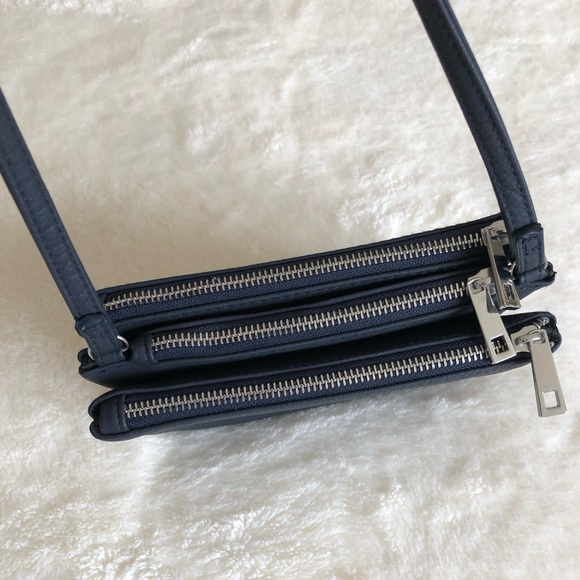 RFID blocking Navy Blue Crossbody - Picture 4 of 6